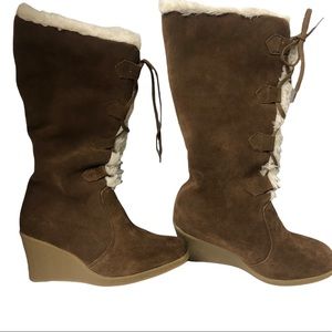 Newport News Knee high with heel and plush size 7